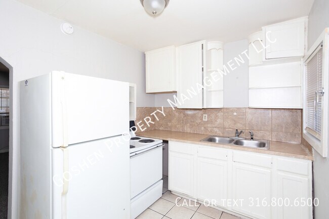 Foto del edificio - Desirable 2 Bedroom 1 Bath Duplex