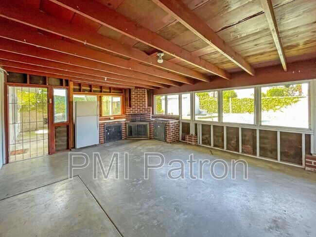 Building Photo - 321 N Kendor Dr