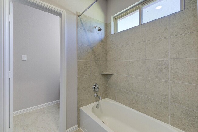 Foto del edificio - 14926 Samuel Springs Ln