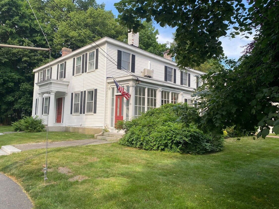 21 North St Unit House, Kennebunkport, ME 04046 Room for Rent in