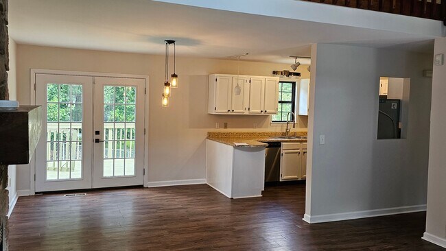 Foto del edificio - 3 Bedroom 2 Bathroom House in Gray Area