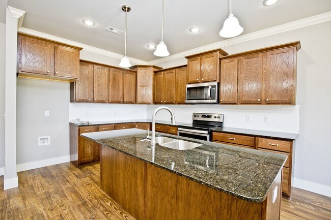 Building Photo - ***207 Alder Street***