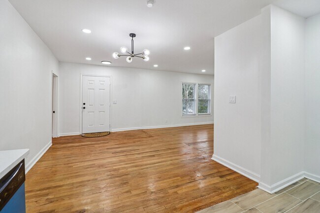 Building Photo - 3159 Bobolink Dr