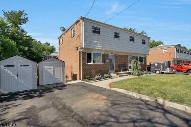 Building Photo - 640 Desota Dr
