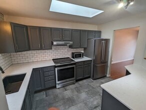 Building Photo - 24 Loraine Ave