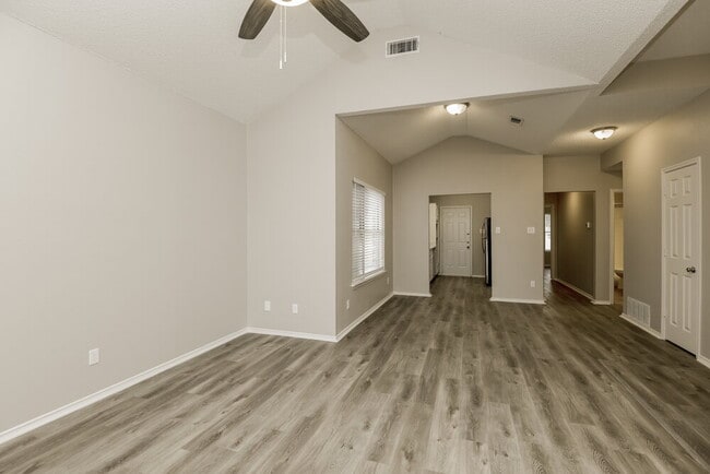 Foto del edificio - 5708 Shady Springs Trail