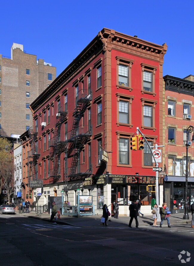 Building Photo - 135 Waverly Pl
