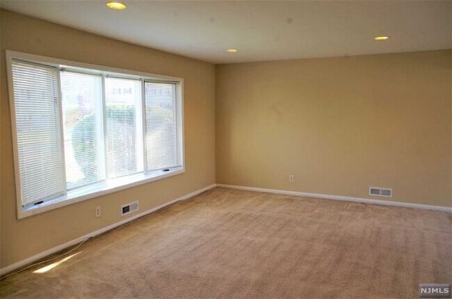 Foto del edificio - 32 Haines St