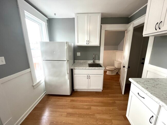 Foto del edificio - 876 Courtney St NW