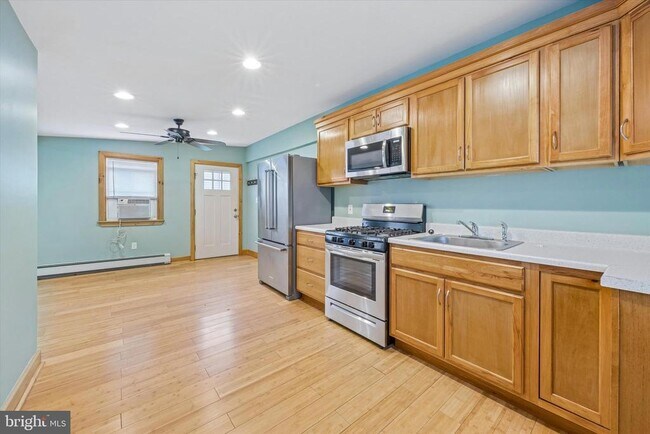 Foto del edificio - 707 Forrest St