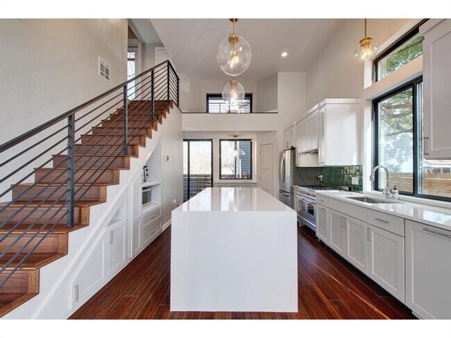 Building Photo - 4412 Caswell Ave