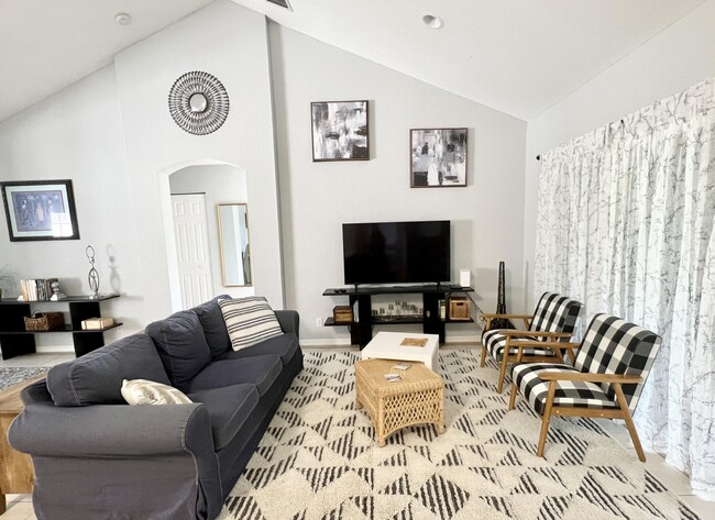 Foto del edificio - 5317 Palm Ridge Blvd
