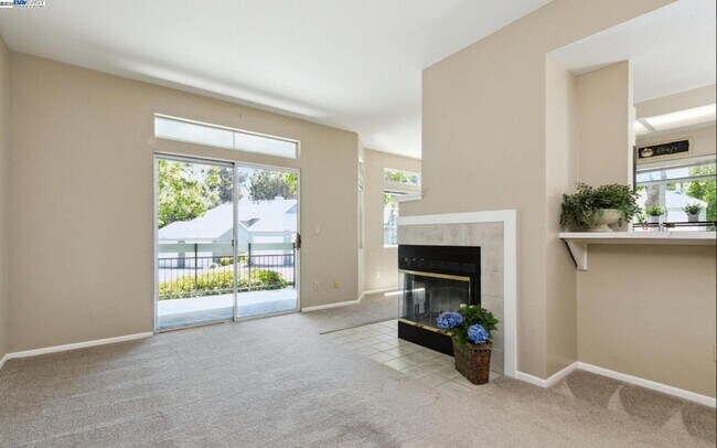 Building Photo - 8170 Mountain View Dr