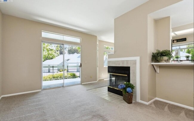 Building Photo - 8170 Mountain View Dr
