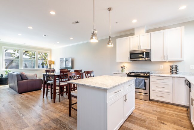 Dining - 816 1/2 8th St NE