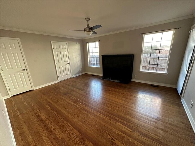 Building Photo - 4700 N Mayfair Dr