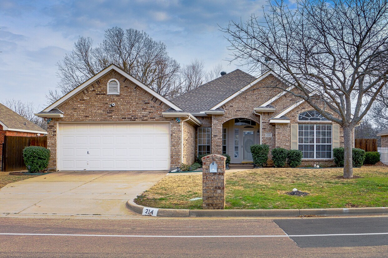 214 Mitchell Blvd, Weatherford, TX 76087 House Rental in Weatherford