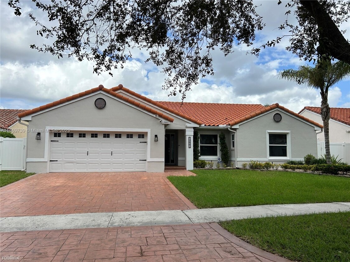 Primary Photo - 3 br, 2 bath House - Trilogy/Flamingo Estates