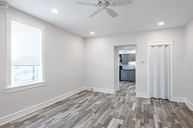 Foto del edificio - 910 E Bellevue Ave