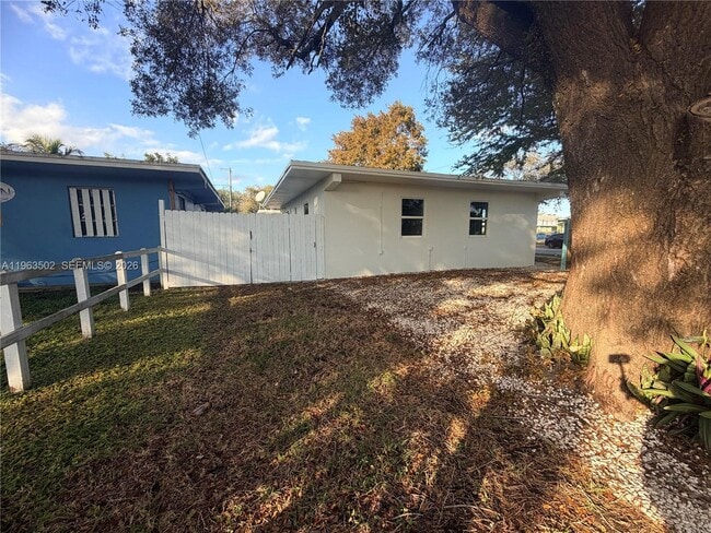 Foto del edificio - 301 NW 12th Ave