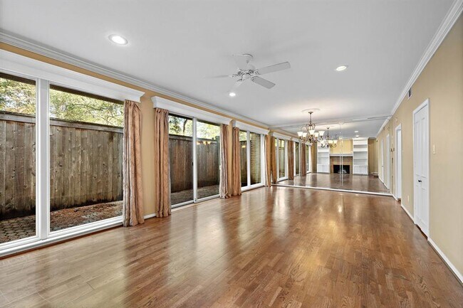 Building Photo - 201 Vanderpool Ln