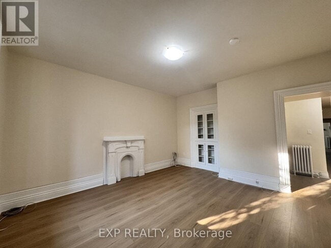 Building Photo - 321 Hunter St E