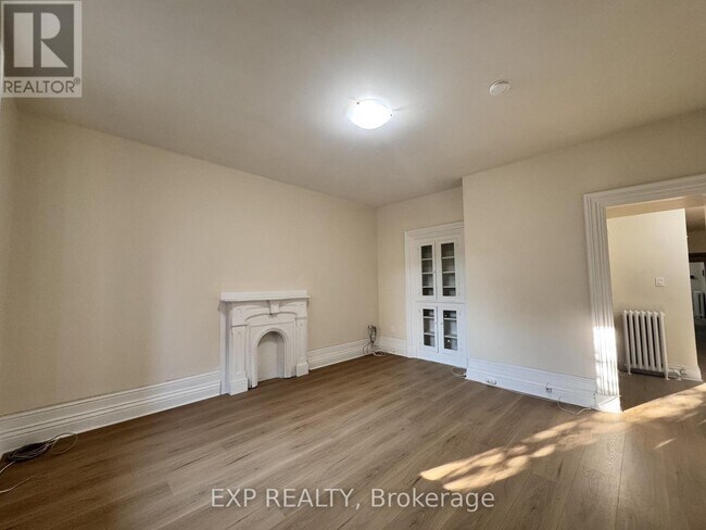 Photo du bâtiment - 321 Hunter St E