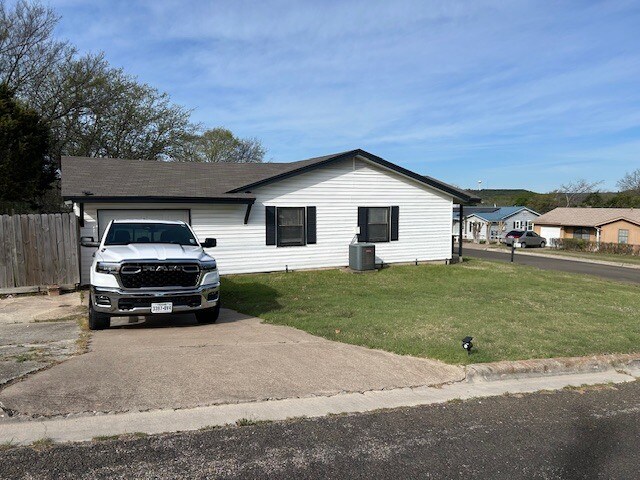 Building Photo - 718 Michelle Dr