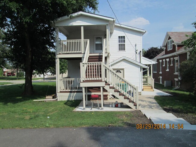 Rear of Building, Upstairs unit entrance. - 1103 Vine St