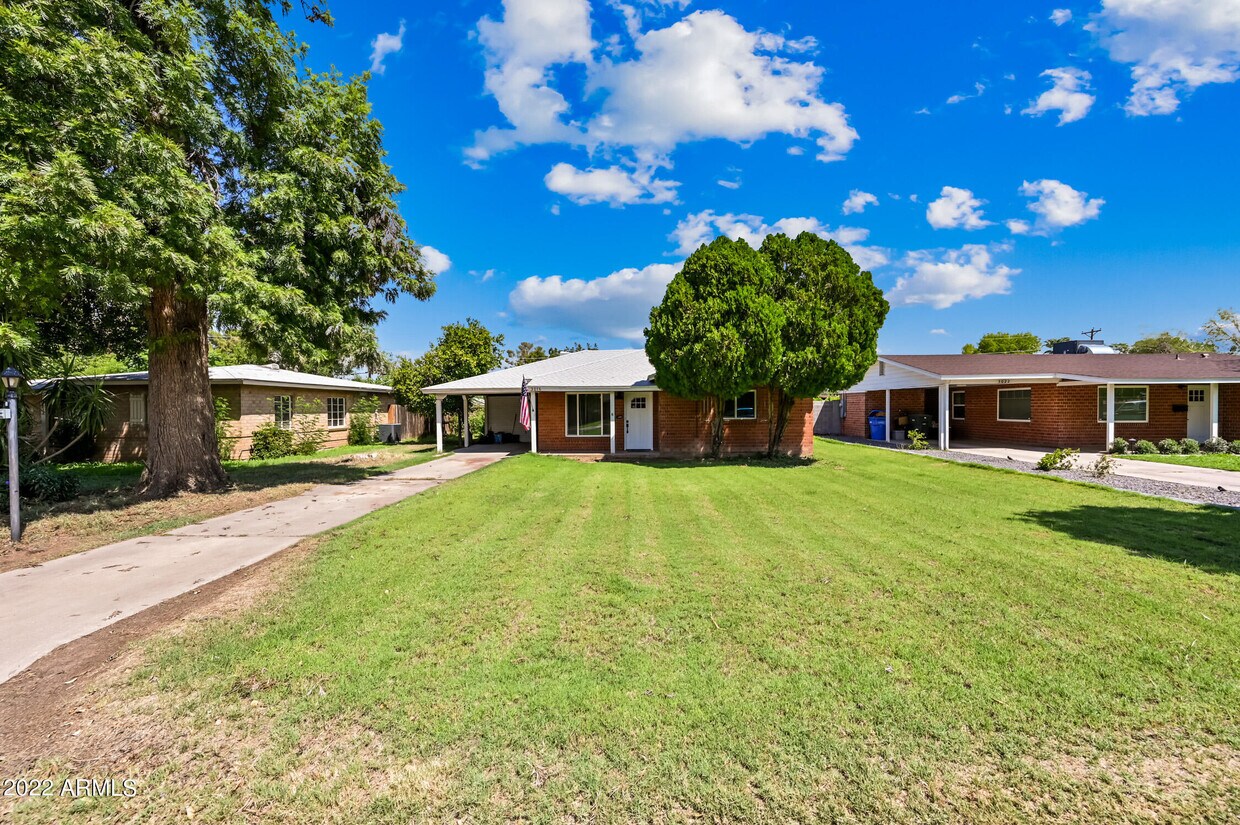 Primary Photo - 3016 E Monte Vista Rd