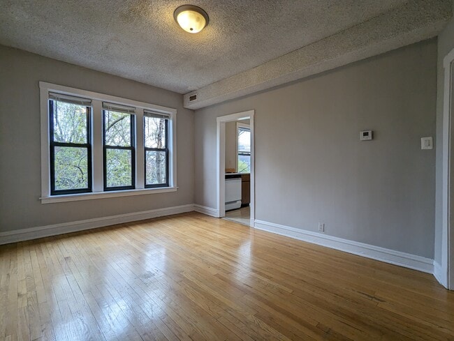 Foto del edificio - 3523 N Racine Ave