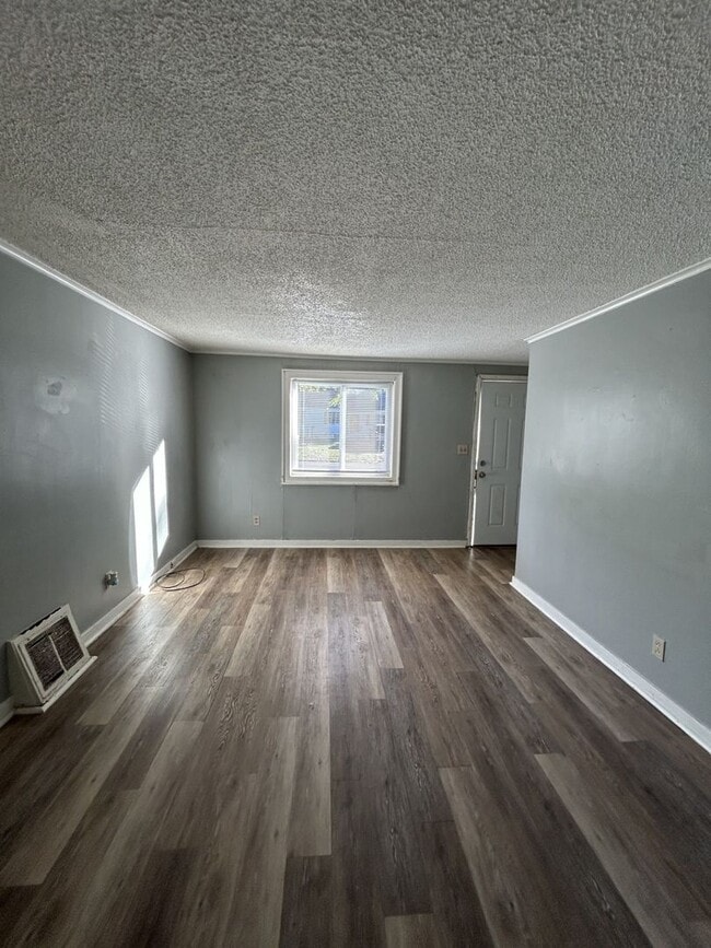 Building Photo - Super Cute & Cozy!  Check out this 2br/1ba...