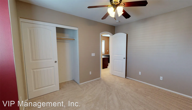 Foto del edificio - 4 br, 3 bath House - 10220 Jennifer Ave