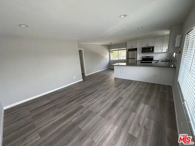 Foto del edificio - 3322 Atwater Ave