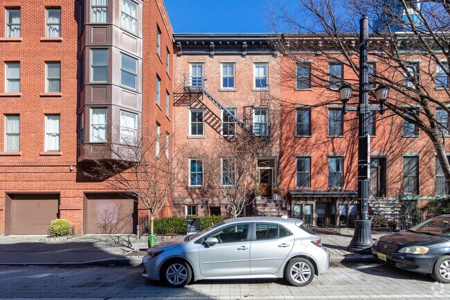 Building Photo - 86 Essex St