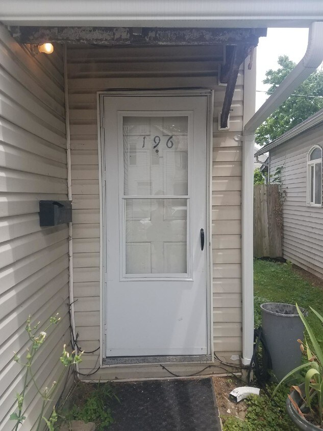 196198 Elmwood Ave, Newark, OH 43055 Apartments in Newark, OH