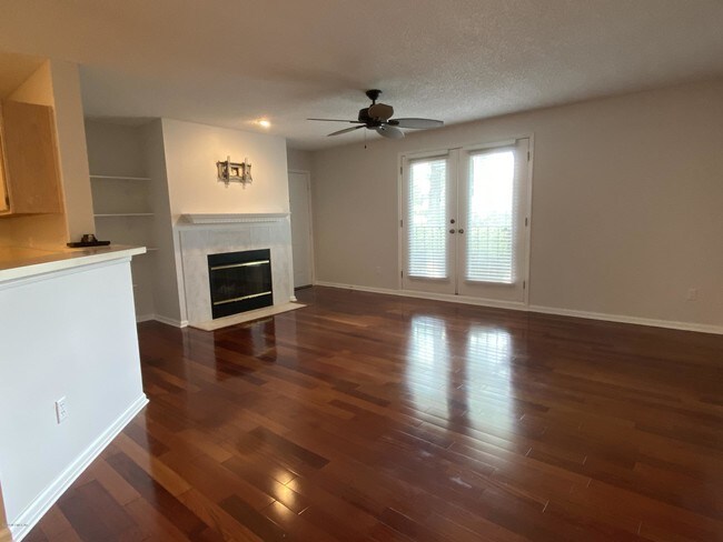 Building Photo - 13715 RICHMOND PARK Dr