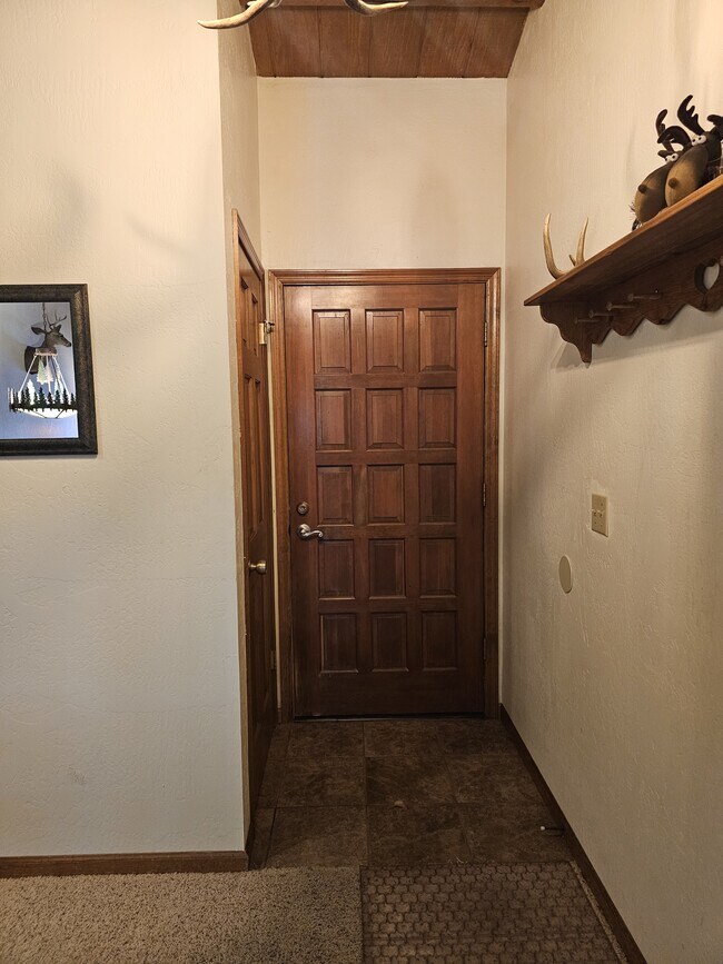 Foto del edificio - 2327 Rainbow Ln