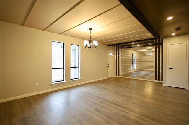 Foto del edificio - 905 Pine Tree Ln