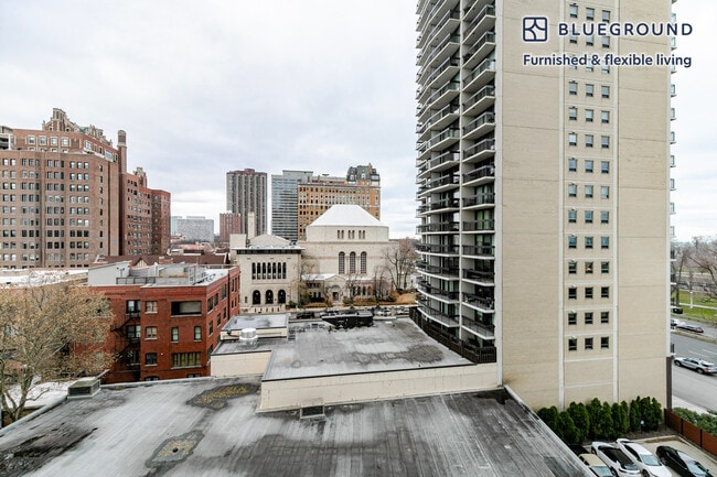 Building Photo - 3450 N Lake Shore Dr