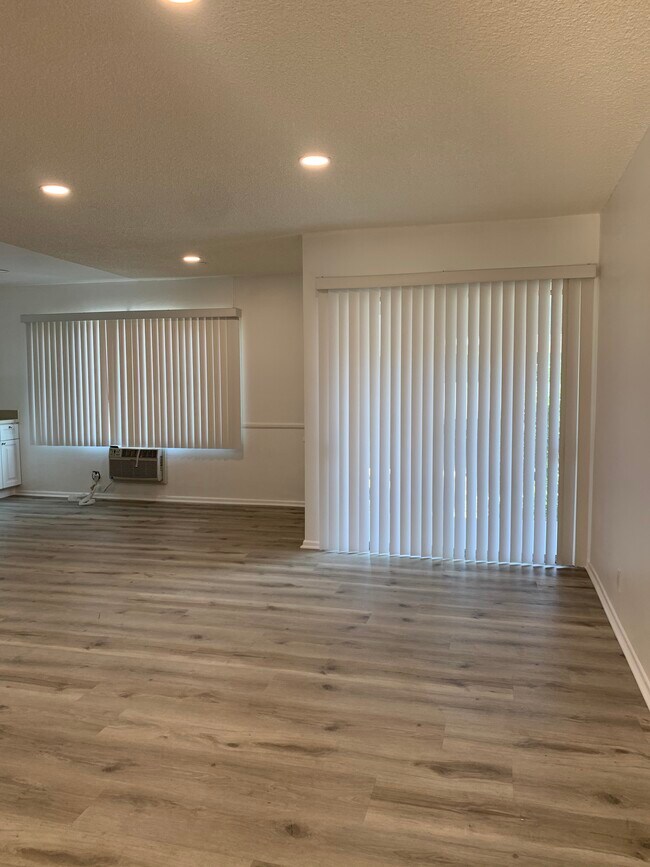 Dining area - 12159 Magnolia Blvd