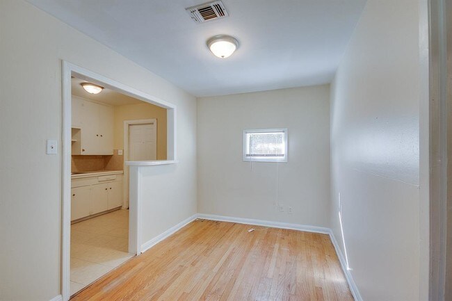 Building Photo - 2510 3rd St