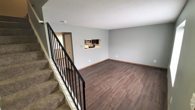 Building Photo - 452 N 18th Ave