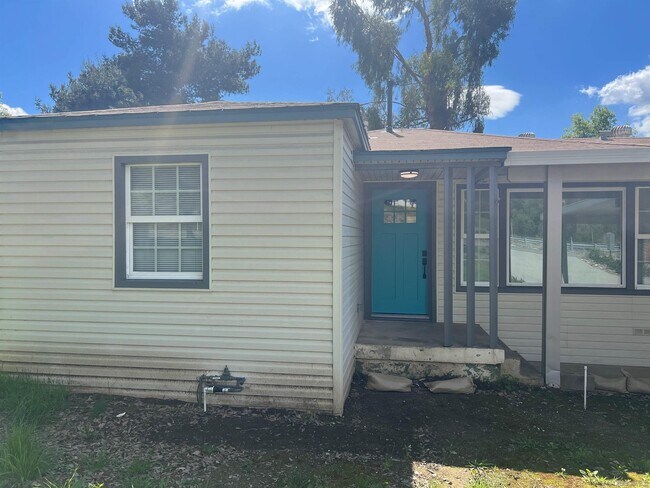 Building Photo - 10453 Campo Rd