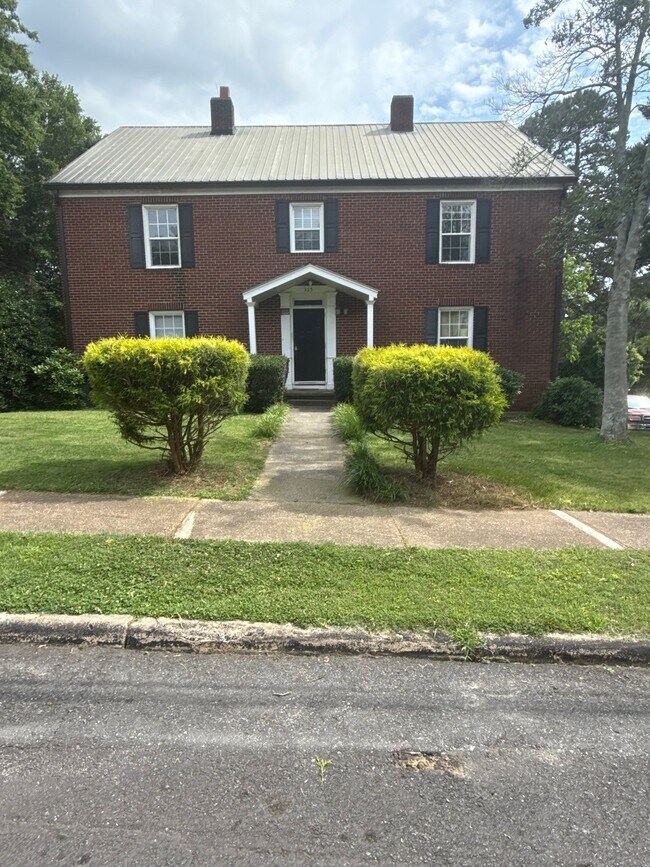 Building Photo - 315 Hillcrest Dr
