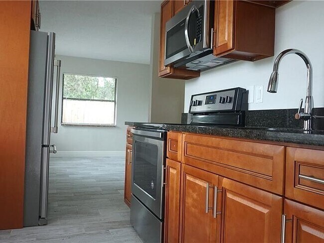 Foto del edificio - 4105 Ellis Dr