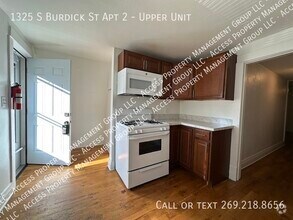 Building Photo - 1325 S Burdick St