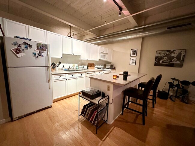 Foto del edificio - Spacious 1bed/1ba condo in Brewers Hill!