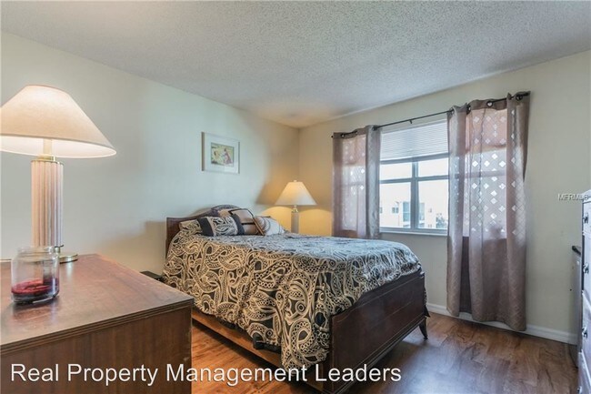 Building Photo - 5032 Terrace Palms Cir