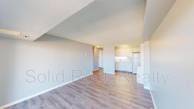 Foto del edificio - 411 Lakewood Cir